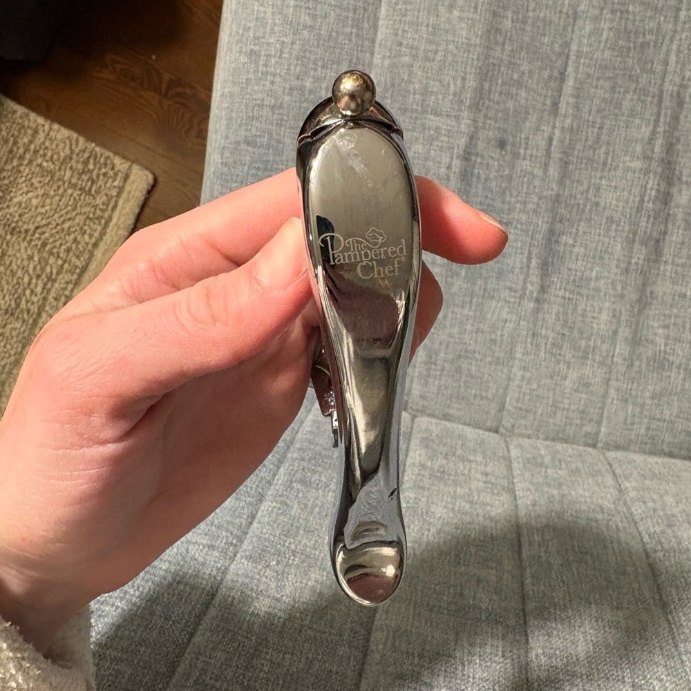 PAMPERED CHEF STAINLESS CHERRY OLIVE PITTER - Picture 7 of 11